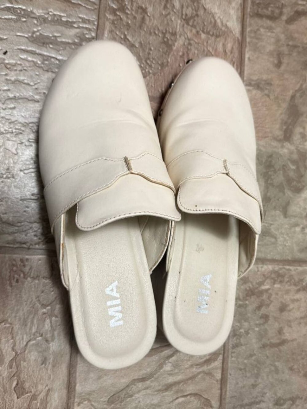 MIA Earlene Clogs White size 9